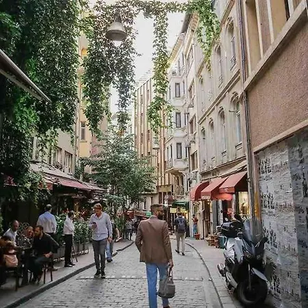 3br Ac&lift& 1 Min To Metro In Taksim Lägenhet