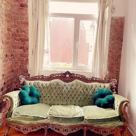 Lägenhet 3br Ac&lift& 1 Min To Metro In Taksim